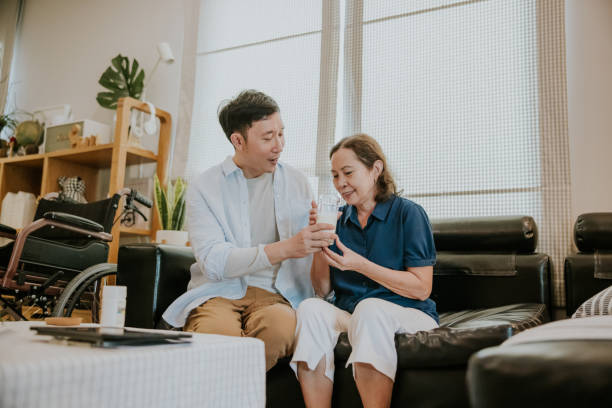 Lương hưu 41 triệu đồng, cụ bà cho con trai 37 triệu/ tháng lại bị con dâu phản đối: “Xin mẹ đừng đưa nhiều tiền nữa”- Ảnh 2.