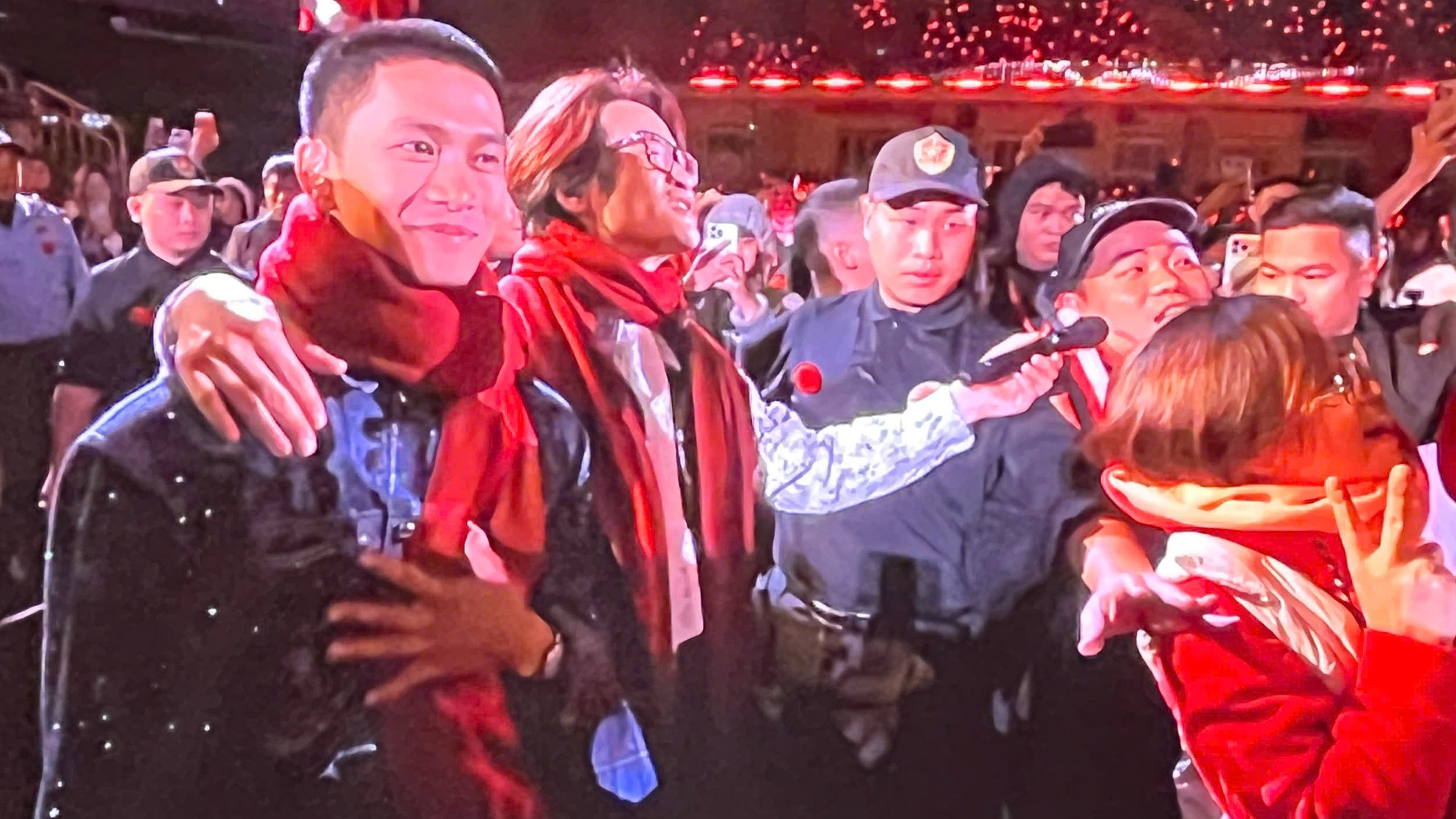 Nguyễn Hùng, Hà Anh Tuấn giao lưu và hát "Người tình mùa đông"