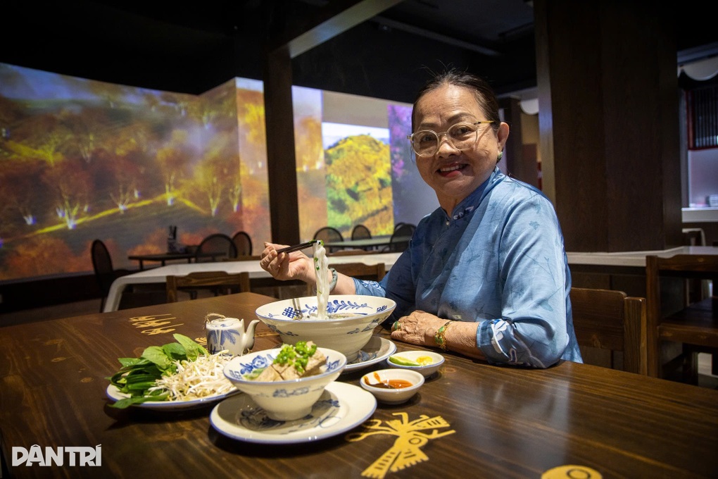 Tô phở có giá 260.000 đồng ở Bảo tàng Phở TPHCM khác gì với quán vỉa hè? - 4