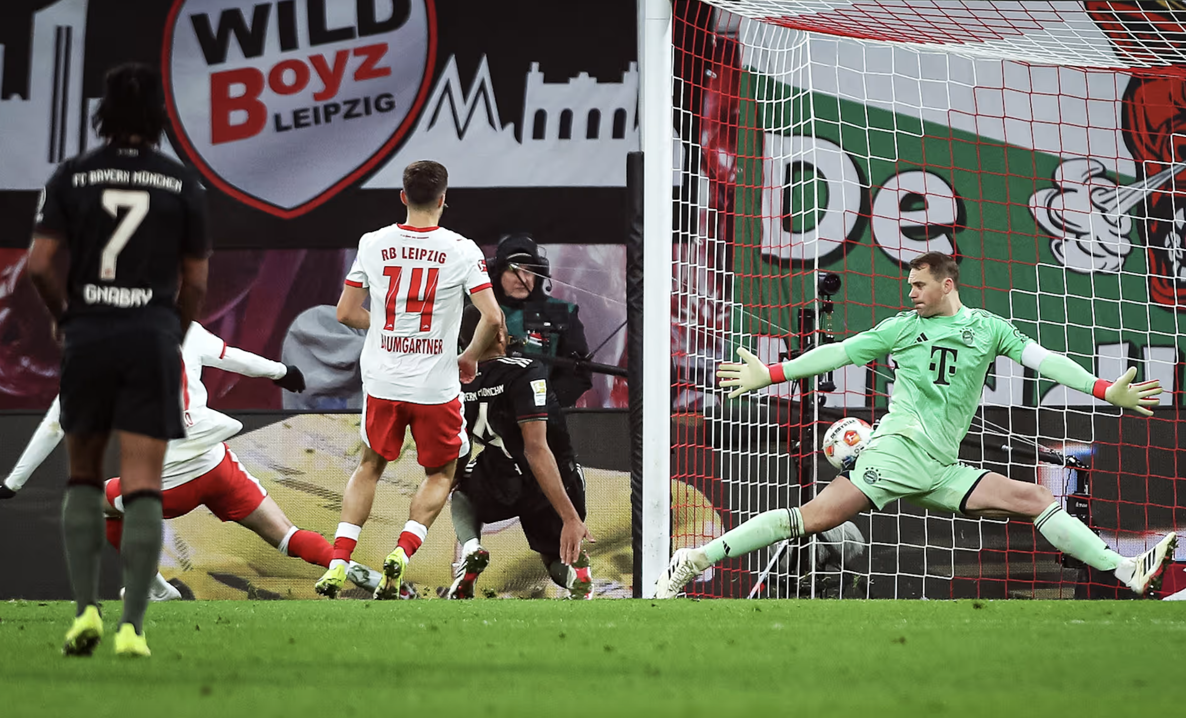 Siêu dự bị Olise tỏa sáng, Bayern Munich thắng 