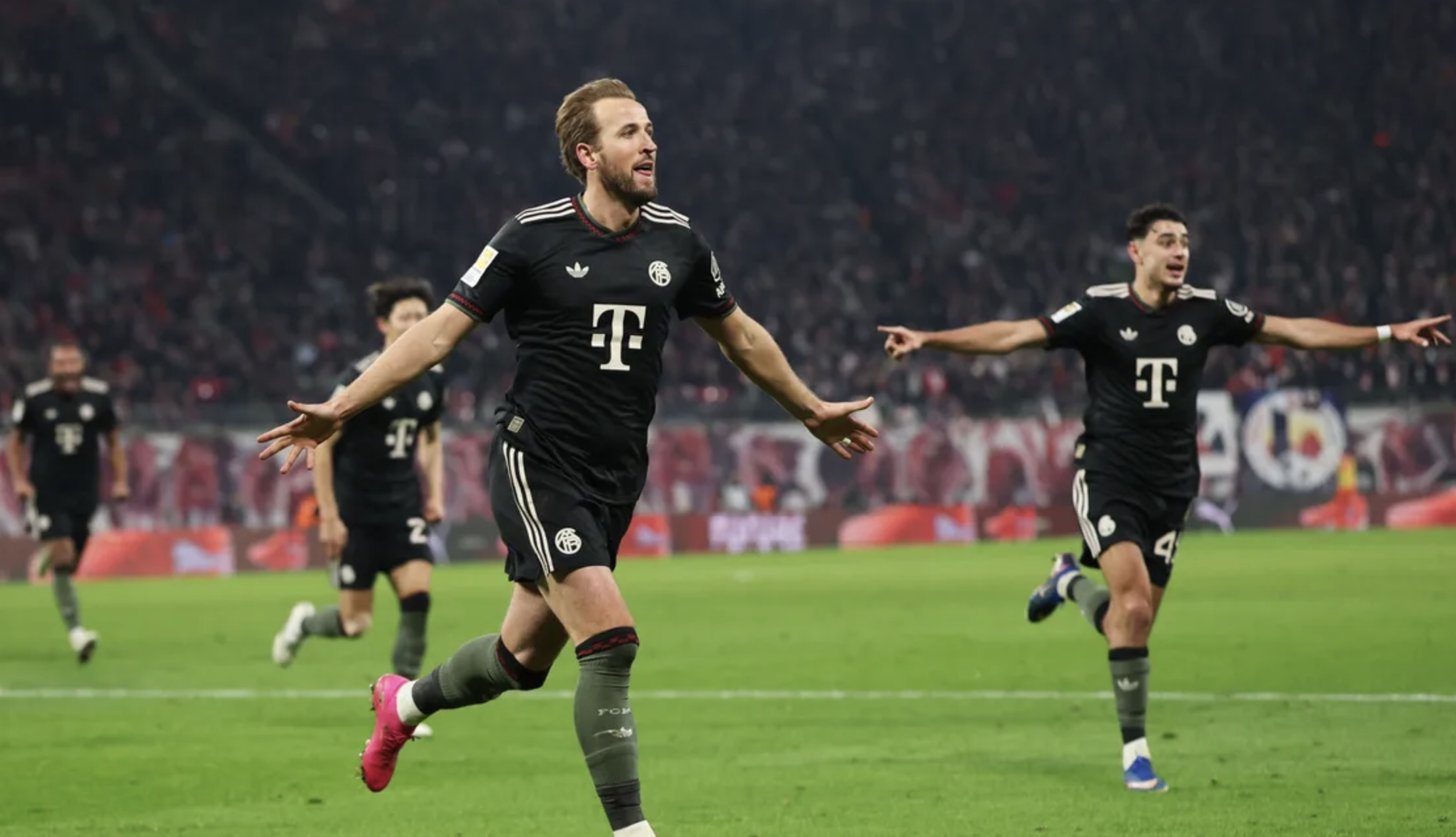 Siêu dự bị Olise tỏa sáng, Bayern Munich thắng 