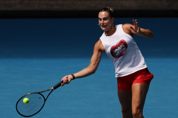 Sabalenka tập luyện tại Melbourne, Australia hôm 17/1, trước thềm Grand Slam đầu năm. Ảnh: Reuters