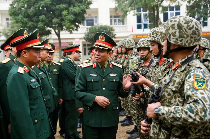 Đại tướng Nguyễn Tân Cương, Tổng Tham mưu trưởng, Thứ trưởng Quốc phòng kiểm tra công tác chuẩn bị, bảo vệ Đại hội đại biểu toàn quốc lần thứ XIV của Đảng khu vực Hà Nội. Ảnh: Tuấn Huy