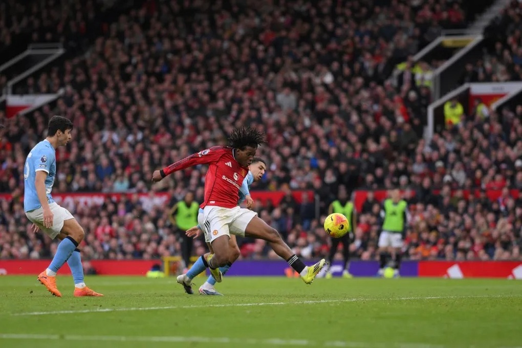 HLV Carrick khen ngợi cầu thủ Man Utd sau chiến thắng Man City - 2