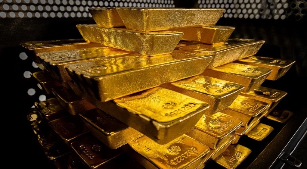 Vàng thế giới tụt dốc ở vùng đỉnh, các tay to có động thái lạ - 2