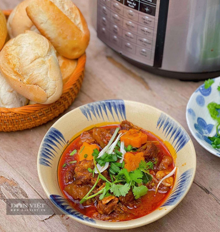 Món bò sốt vang thơm ngon đậm vị cho ngày đông lạnh thêm ấm áp.