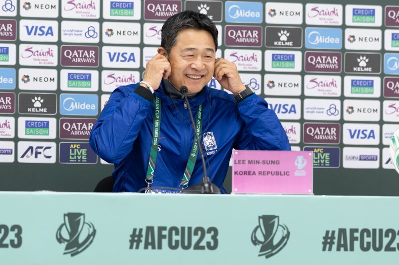 Báo Hàn Quốc muốn HLV Kim Sang-sik đấu trí đồng hương Lee Min-sung ở chung kết U.23 châu Á- Ảnh 2.