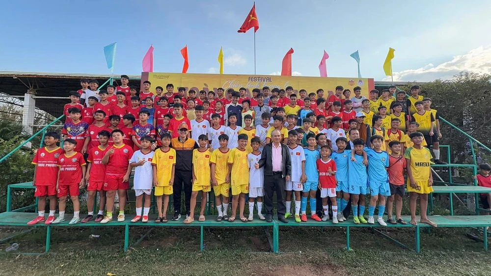 bau-duc-lau-lau-toi-thuong-chut-xiu-cho-vui (1).jpg