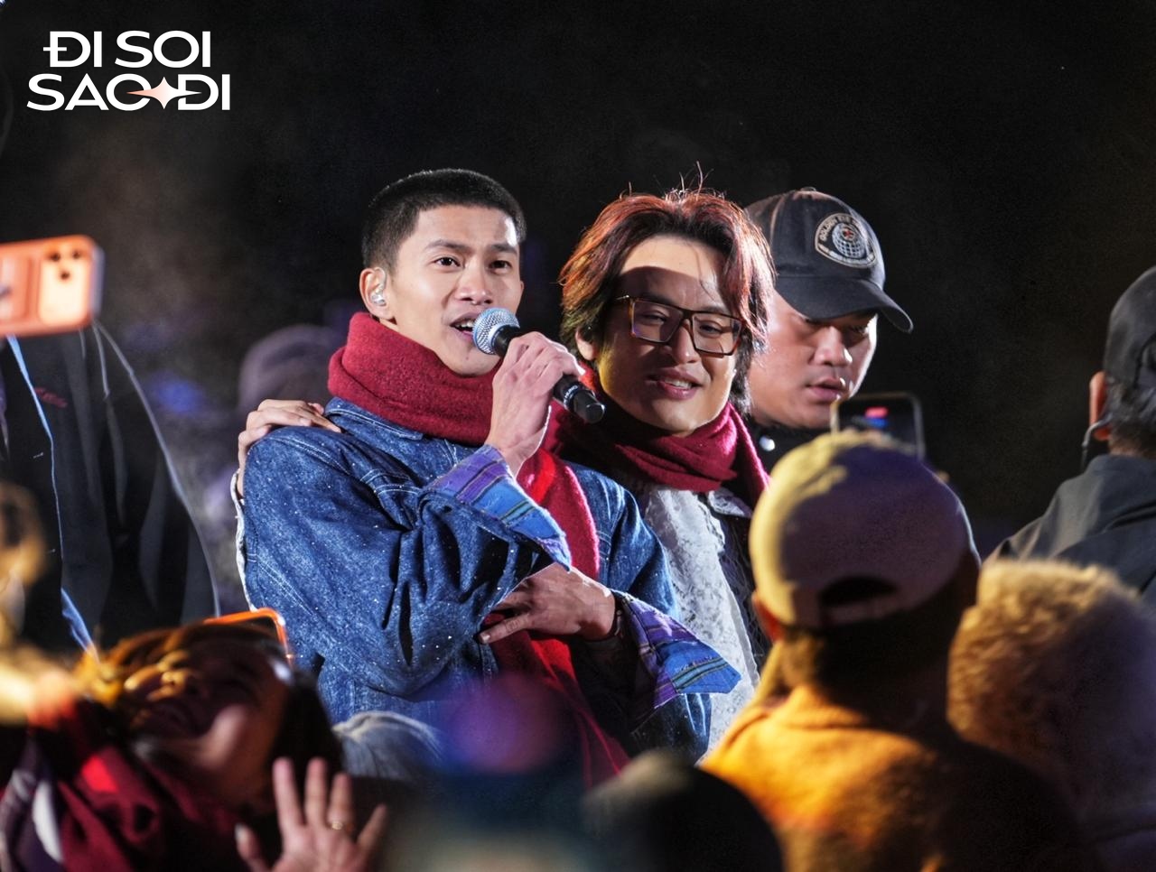 Khoảnh khắc Hà Anh Tuấn quỳ gục trên sân khấu- Ảnh 2.