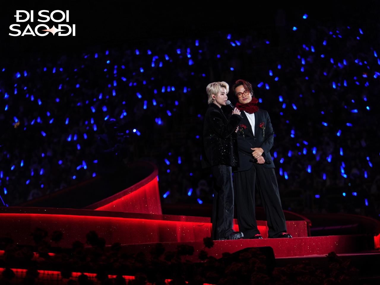 Khoảnh khắc Hà Anh Tuấn quỳ gục trên sân khấu- Ảnh 3.