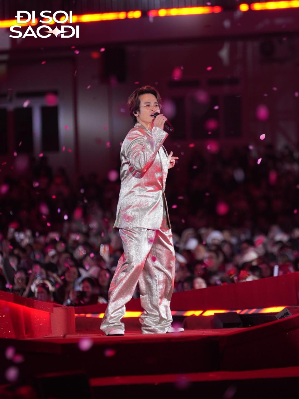 Khoảnh khắc Hà Anh Tuấn quỳ gục trên sân khấu- Ảnh 12.