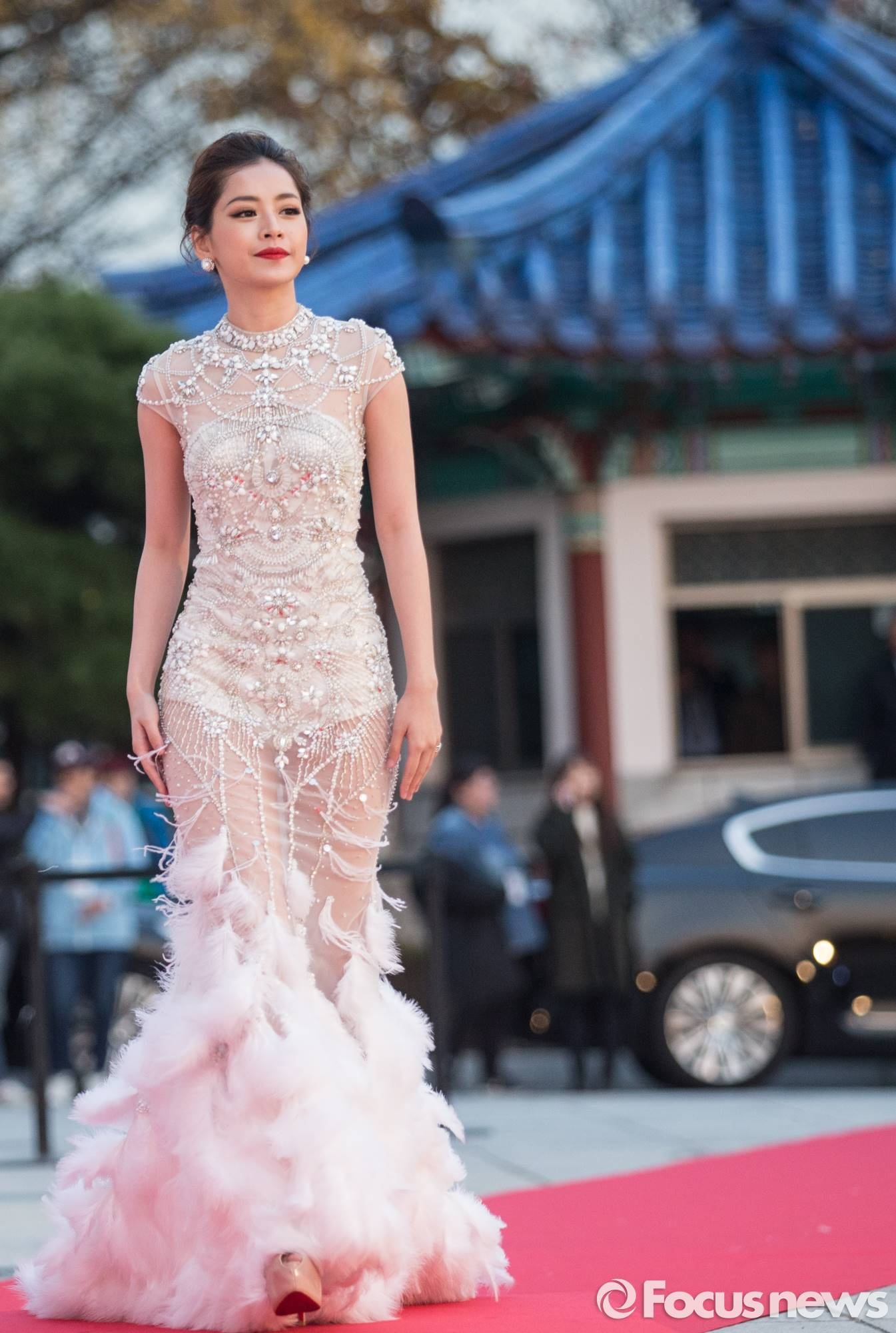 Đỉnh nhất trend 2016: Chi Pu chính là huyền thoại, được báo Hàn khen tận mây xanh, lộng lẫy hơn minh tinh Hàn Quốc- Ảnh 2.