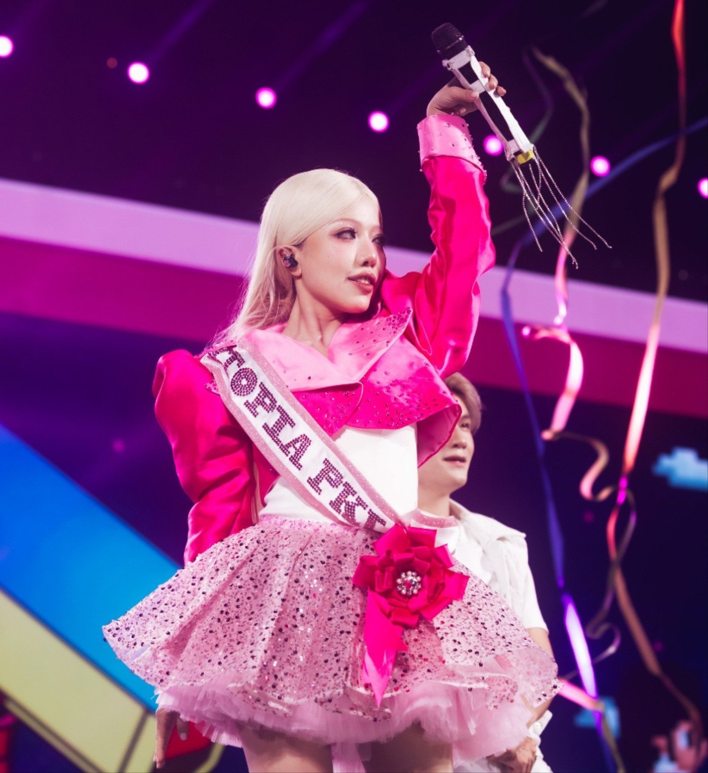 Thông báo gây bùng nổ của Hieuthuhai trong đêm nhạc dài 6 tiếng ở Đông Anh - 3