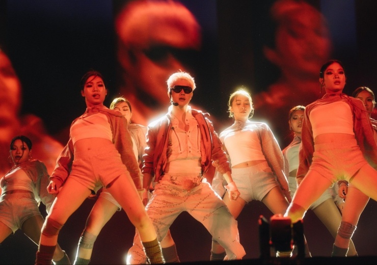 Thông báo gây bùng nổ của Hieuthuhai trong đêm nhạc dài 6 tiếng ở Đông Anh - 9