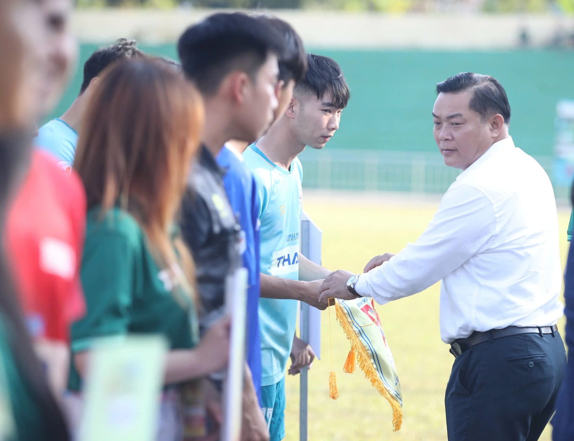 Khai mạc khu vực Duyên hải miền Trung: Lan tỏa không chỉ tình yêu bóng đá...- Ảnh 6.