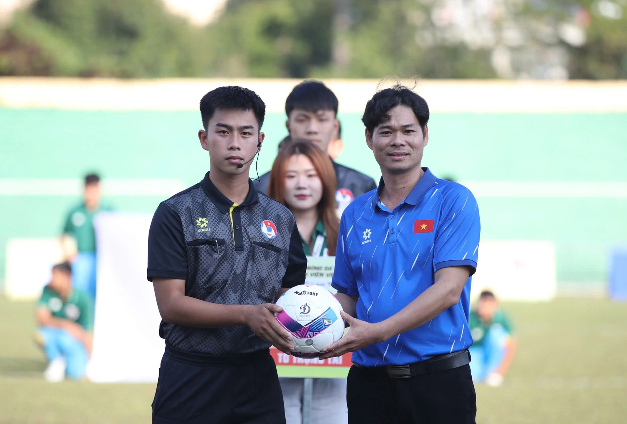 Khai mạc khu vực Duyên hải miền Trung: Lan tỏa không chỉ tình yêu bóng đá...- Ảnh 9.