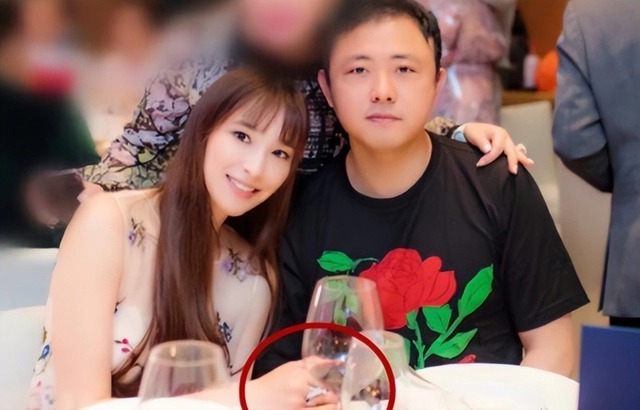 Kiều nữ sinh 4 con cho đại gia vỡ mộng: Bạn trai trốn truy nã, mẹ chồng hờ bị bắt ở nước ngoài- Ảnh 2.