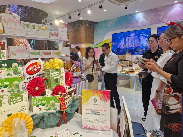 Người dùng đổi hướng mua sắm online, các nhà bán lẻ vẫn đua nhau mở siêu thị- Ảnh 3.