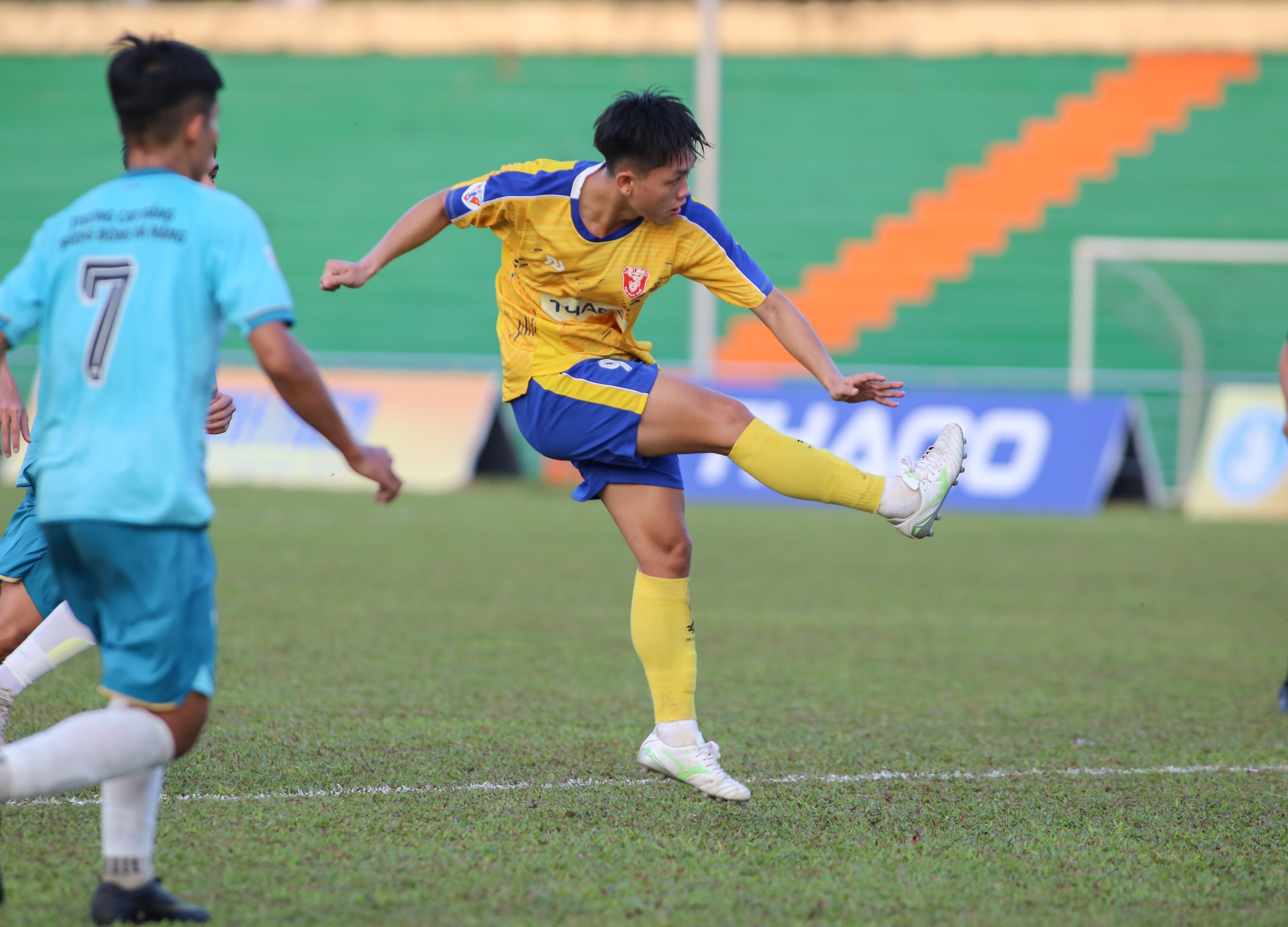 Vượt 12.000 km từ Canada về Việt Nam, 'tiếp lửa' cho bạn- Ảnh 4.