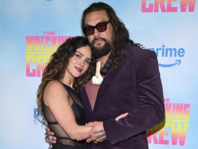 Jason Momoa và bạn gái tại buổi quảng bá phim hôm 15/1. Ảnh: Sipa USA
