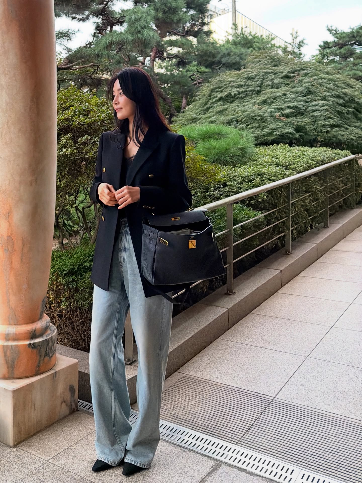 Phụ nữ trên 40 tuổi đừng chọn bừa khi sắm quần jeans: 4 kiểu này mới là đúng nhất!- Ảnh 5.