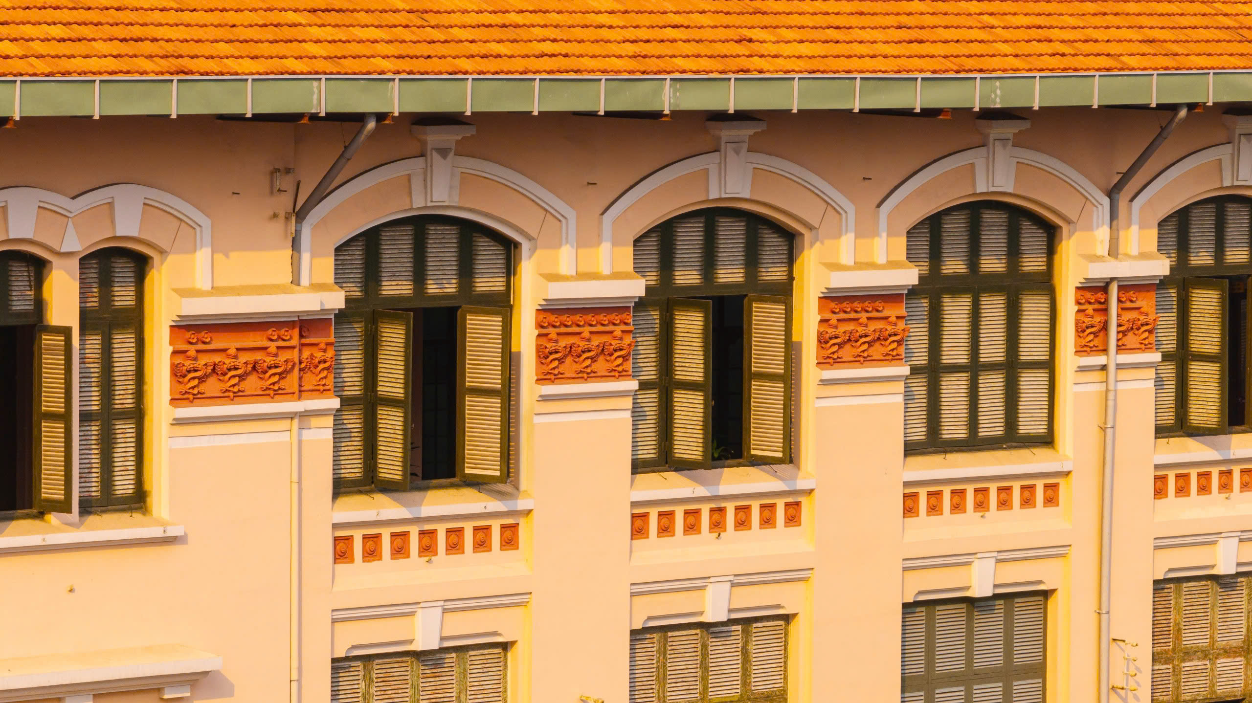 Tòa nhà cổ 111 năm tuổi gần chợ Bến Thành ở TP.HCM có gì đặc biệt?- Ảnh 5.