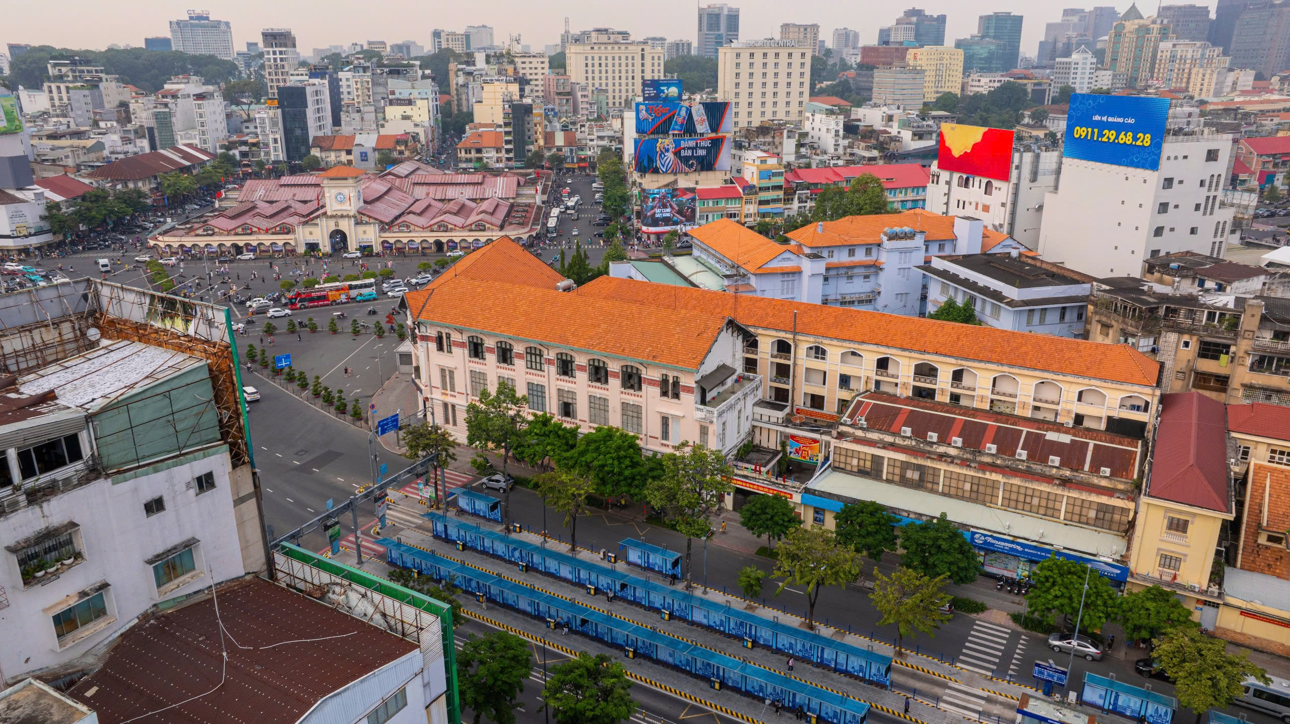 Tòa nhà cổ 111 năm tuổi gần chợ Bến Thành ở TP.HCM có gì đặc biệt?- Ảnh 9.