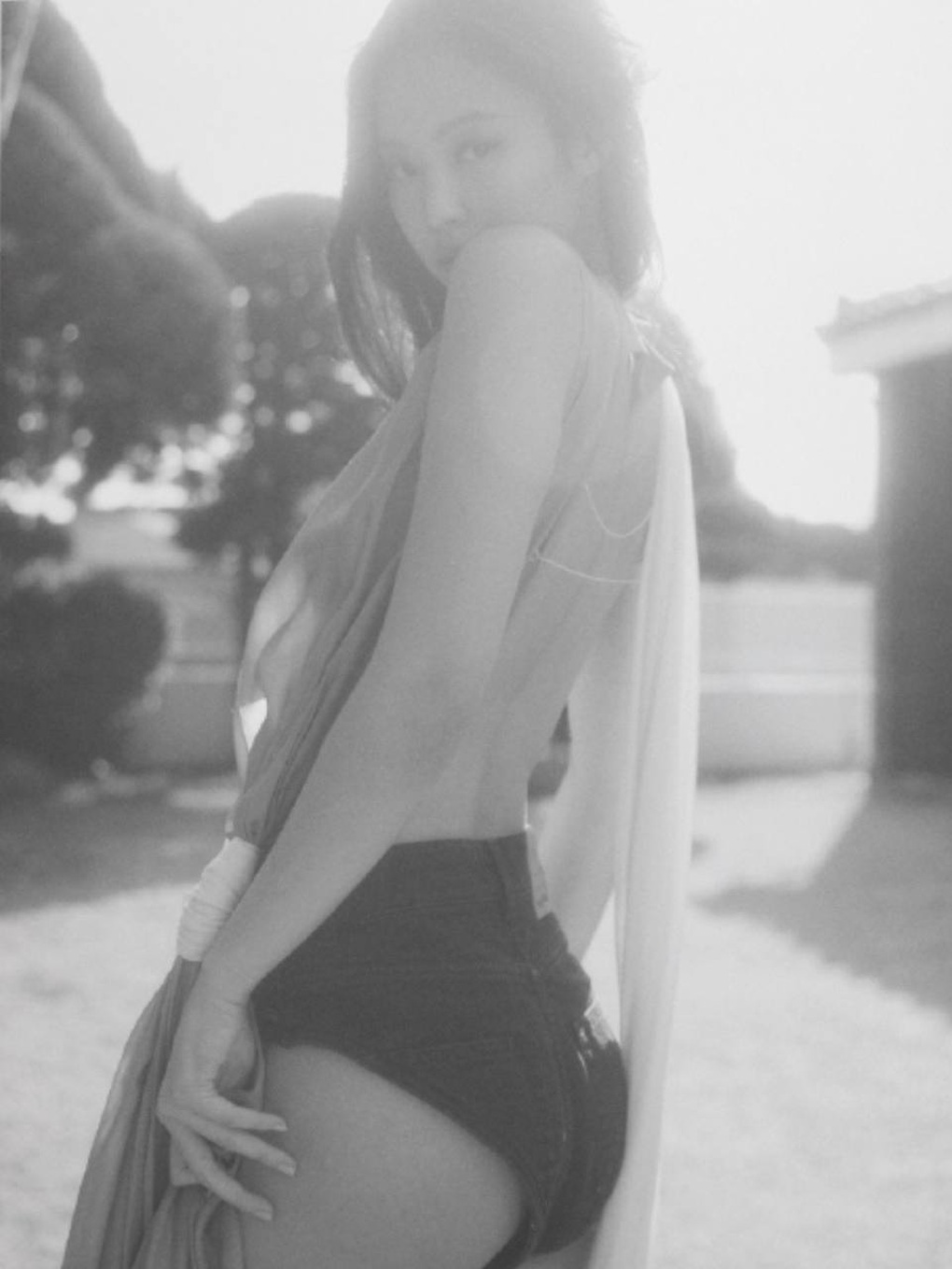 Jennie gây tranh cãi khi đón tuổi 30 bằng bộ ảnh và bữa tiệc táo bạo - 3