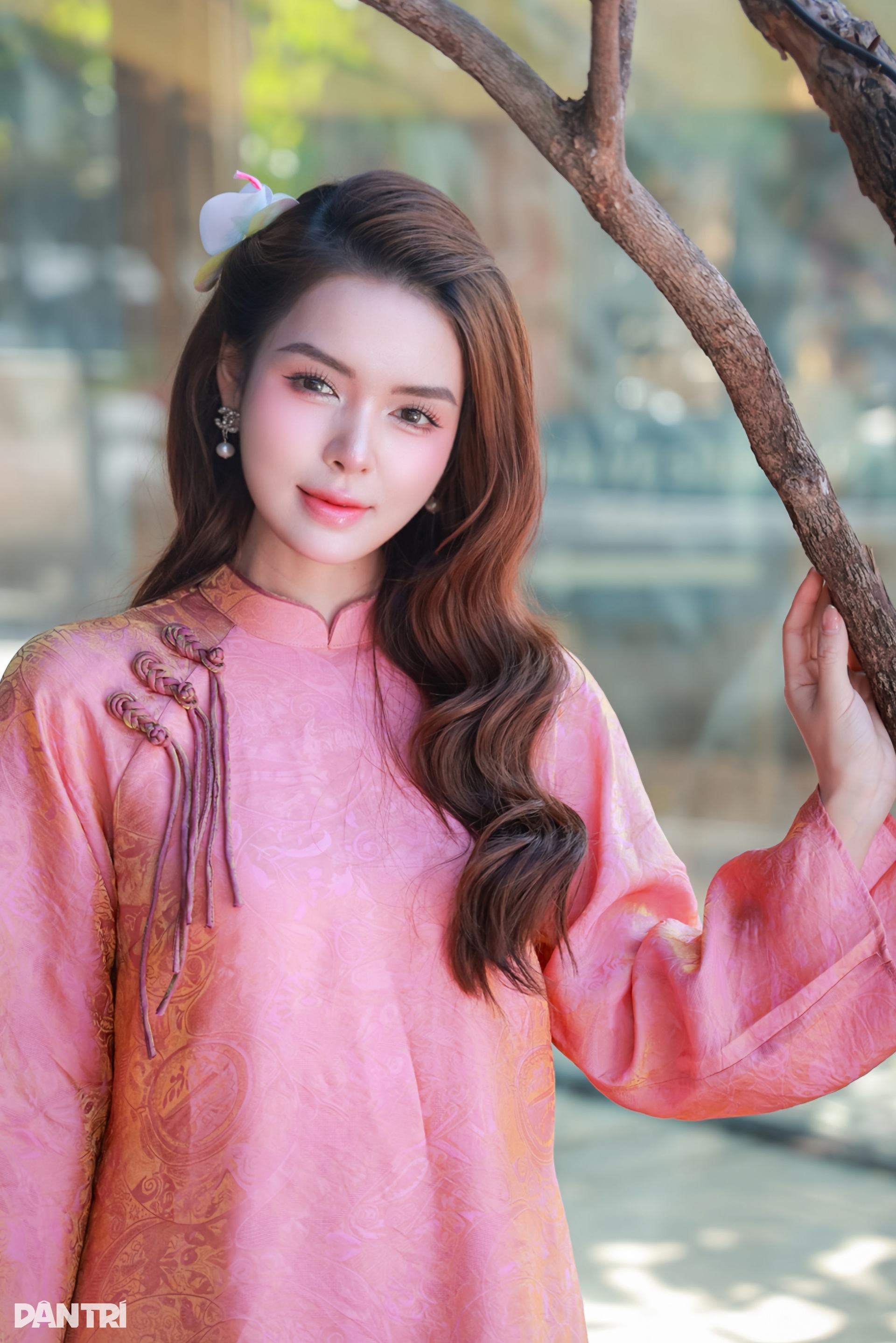 Nữ diễn viên xinh đẹp phim giờ vàng VTV gợi ý cách chọn áo dài mặc Tết 2026 - 2