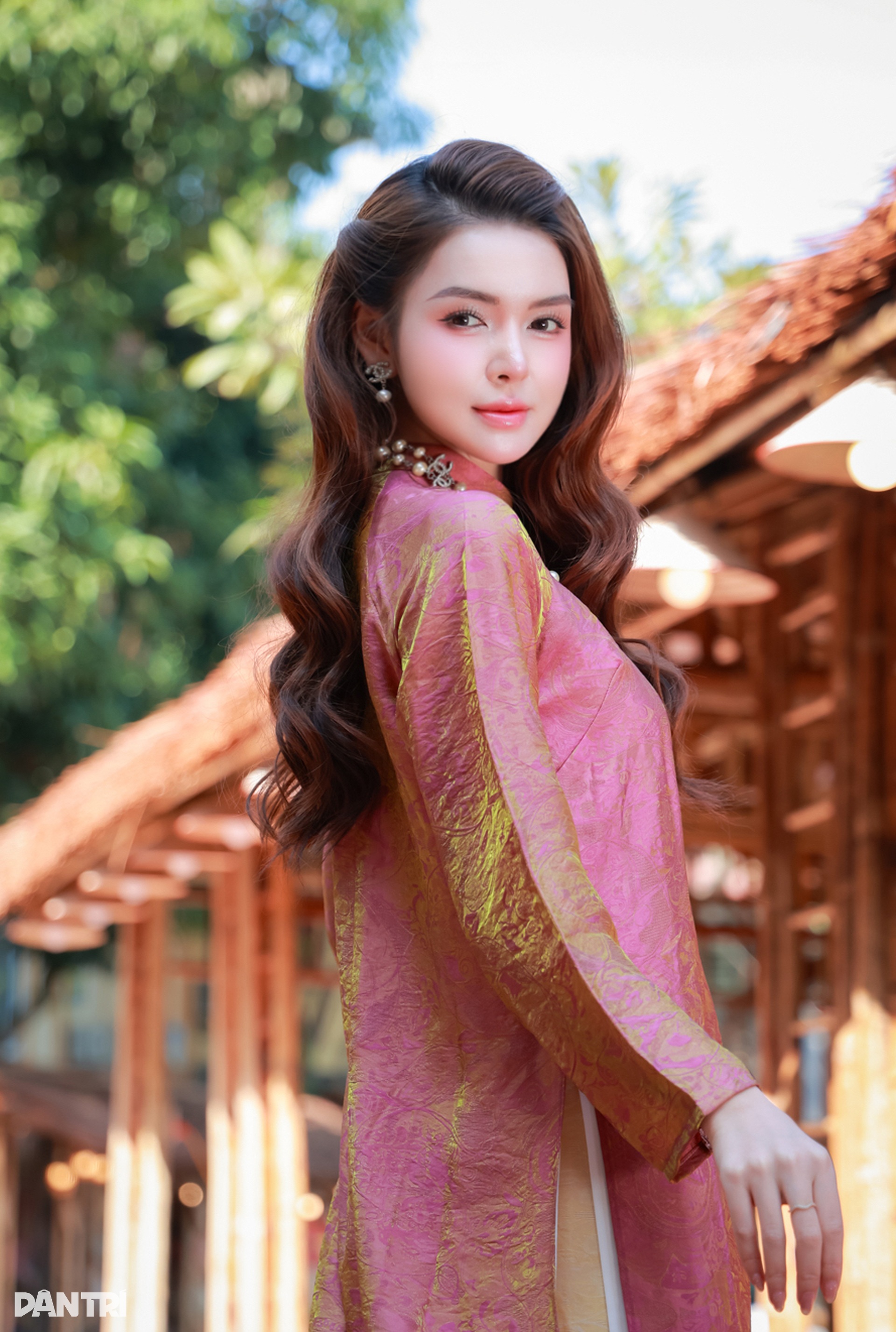 Nữ diễn viên xinh đẹp phim giờ vàng VTV gợi ý cách chọn áo dài mặc Tết 2026 - 7