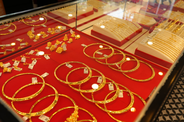 Giá vàng hôm nay 19/1: Nhà đầu tư chốt lời, vàng chững lại- Ảnh 1.