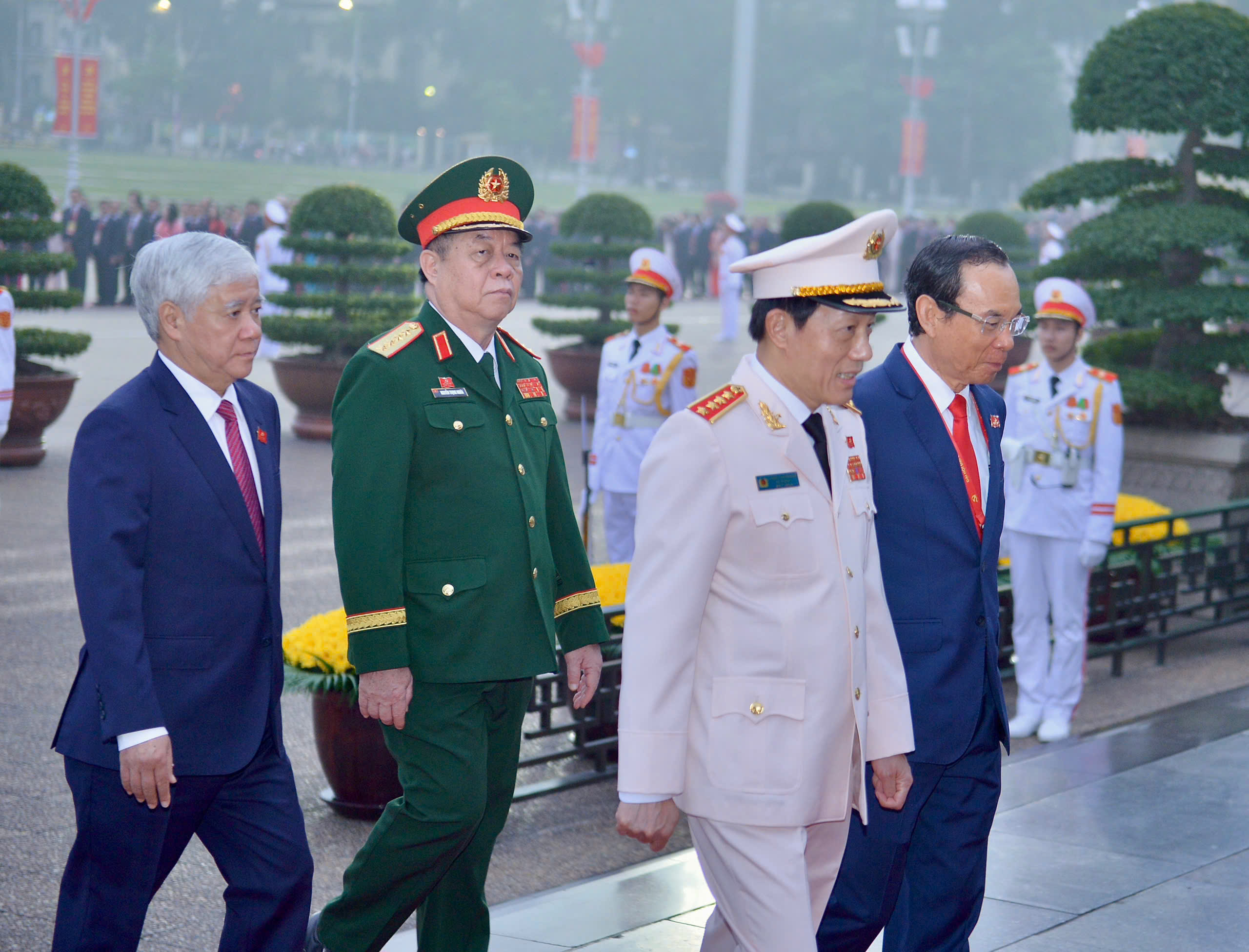 Tổng Bí thư Tô Lâm viếng Bác cùng đại biểu Đại hội XIV của Đảng - Ảnh 5.