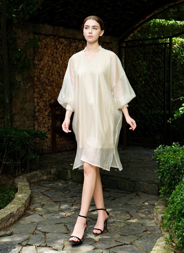 5 chiếc váy midi sang trọng, hợp cả đi làm lẫn đi tiệc cuối năm- Ảnh 7.