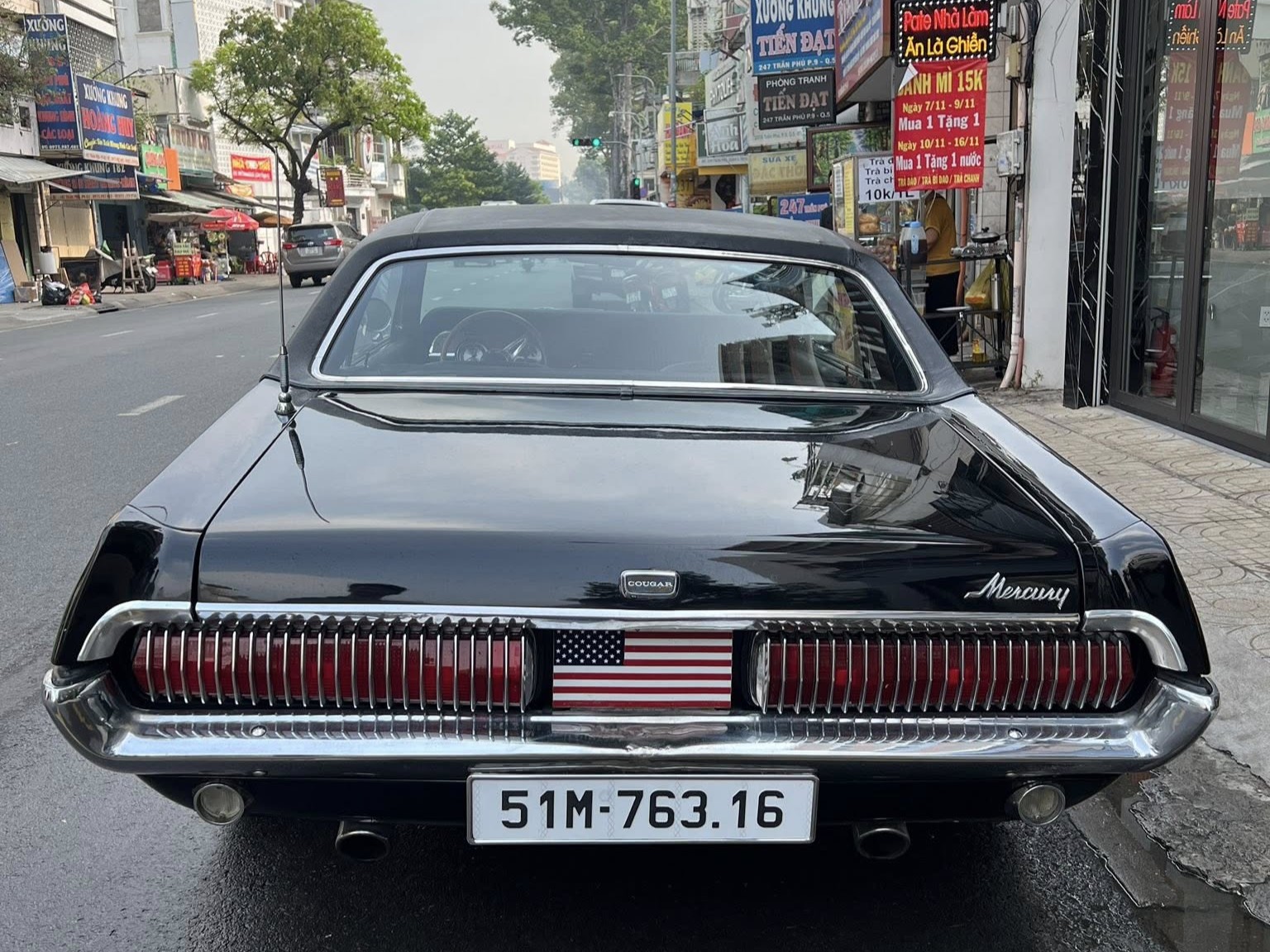 Ông Đặng Lê Nguyên Vũ cầm lái ‘hàng hiếm’ Mercury Cougar 1968 xuống phố: Gần 60 năm tuổi vẫn chạy bốc, mảnh ghép mới trong bộ sưu tập 4.000 tỷ đồng- Ảnh 3.