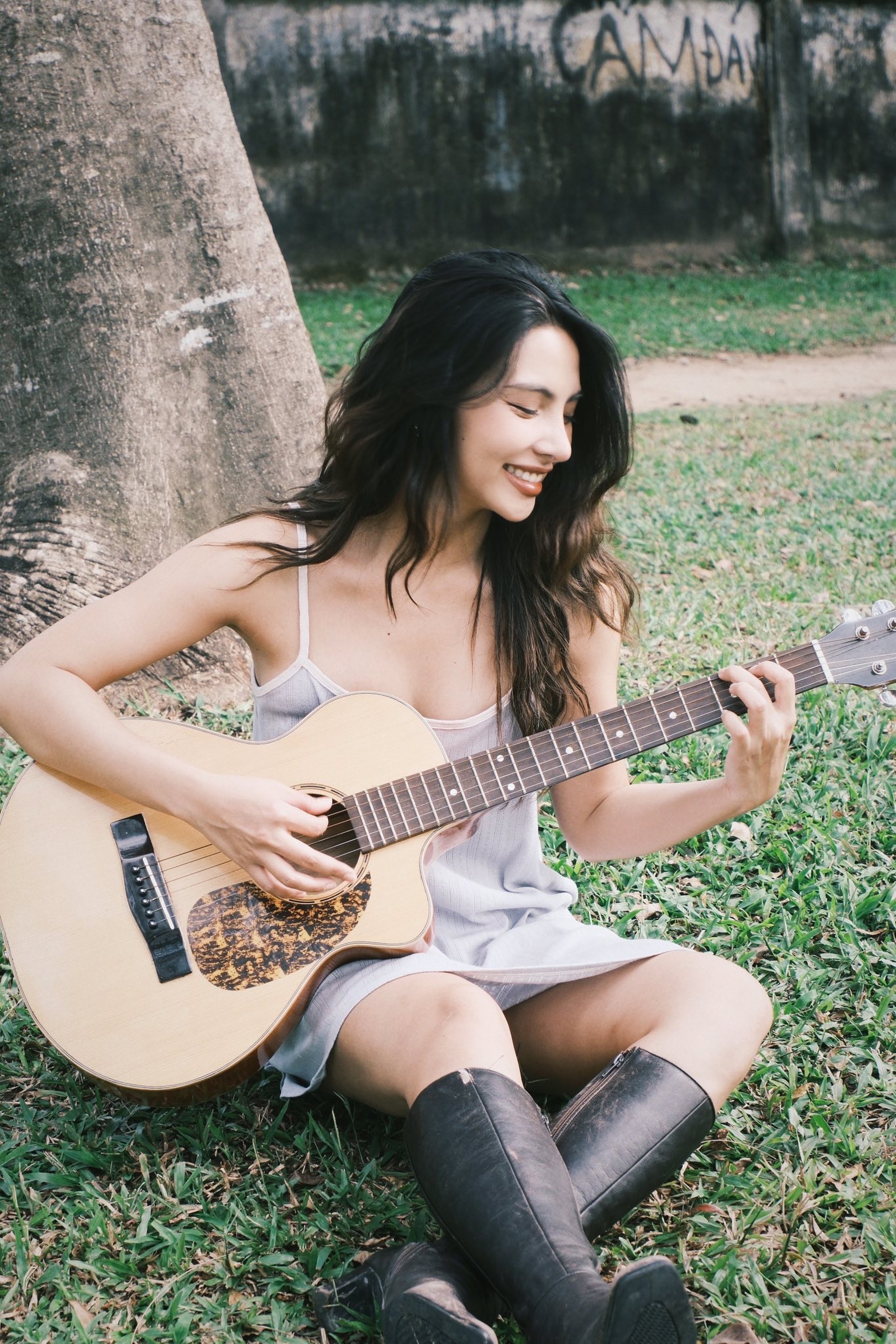 Nhan sắc gợi cảm của Em xinh bị gọi tên trong vụ ly hôn của Tóc Tiên - 9