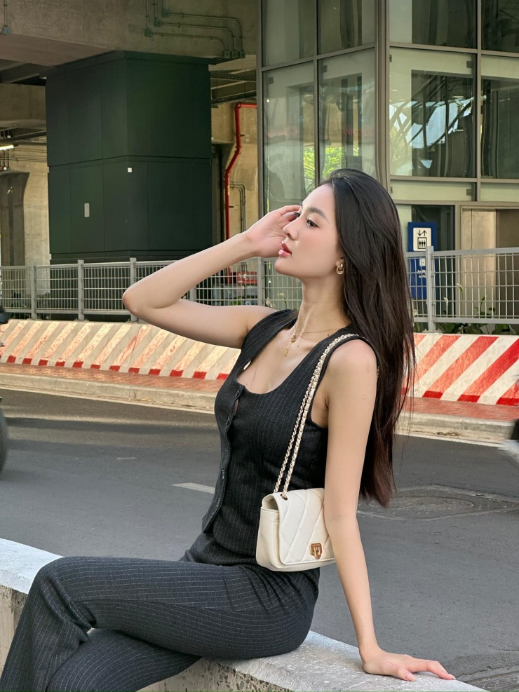 Phong cách đời thường của người đẹp quê Đăk Lăk đang được 'đẩy thuyền' với cầu thủ Đình Bắc - 10