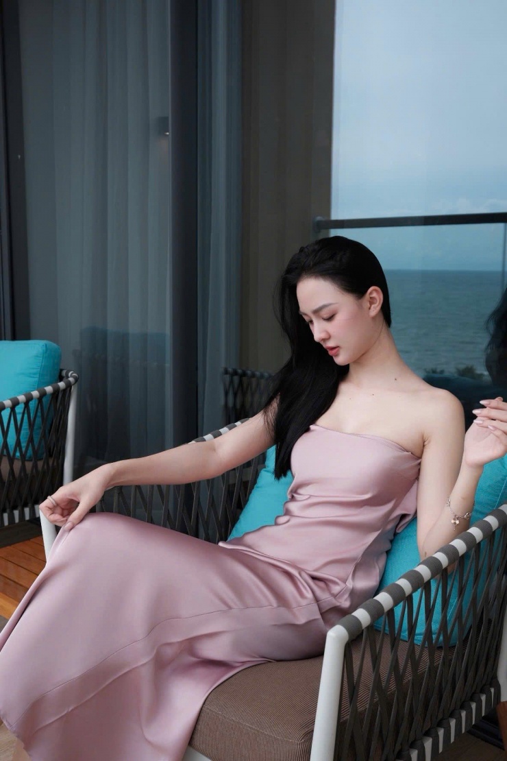 Phong cách đời thường của người đẹp quê Đăk Lăk đang được 'đẩy thuyền' với cầu thủ Đình Bắc - 18