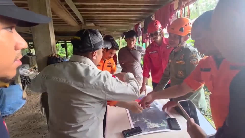 Cận cảnh hiện trường thương tâm vụ máy bay 