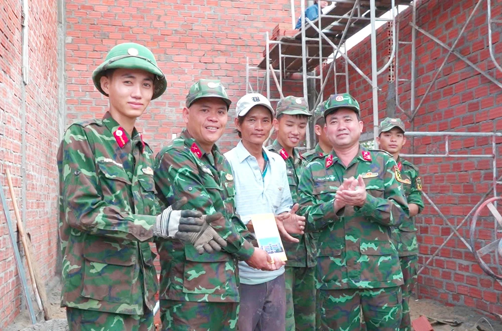 Đại hội XIV: Thiết kế cho được ‘dàn giao hưởng’ để thực thi có hiệu quả các nghị quyết-Chien-dich-Quang-Trung-than-toc-xay-nha-Gia-Lai-7.jpg