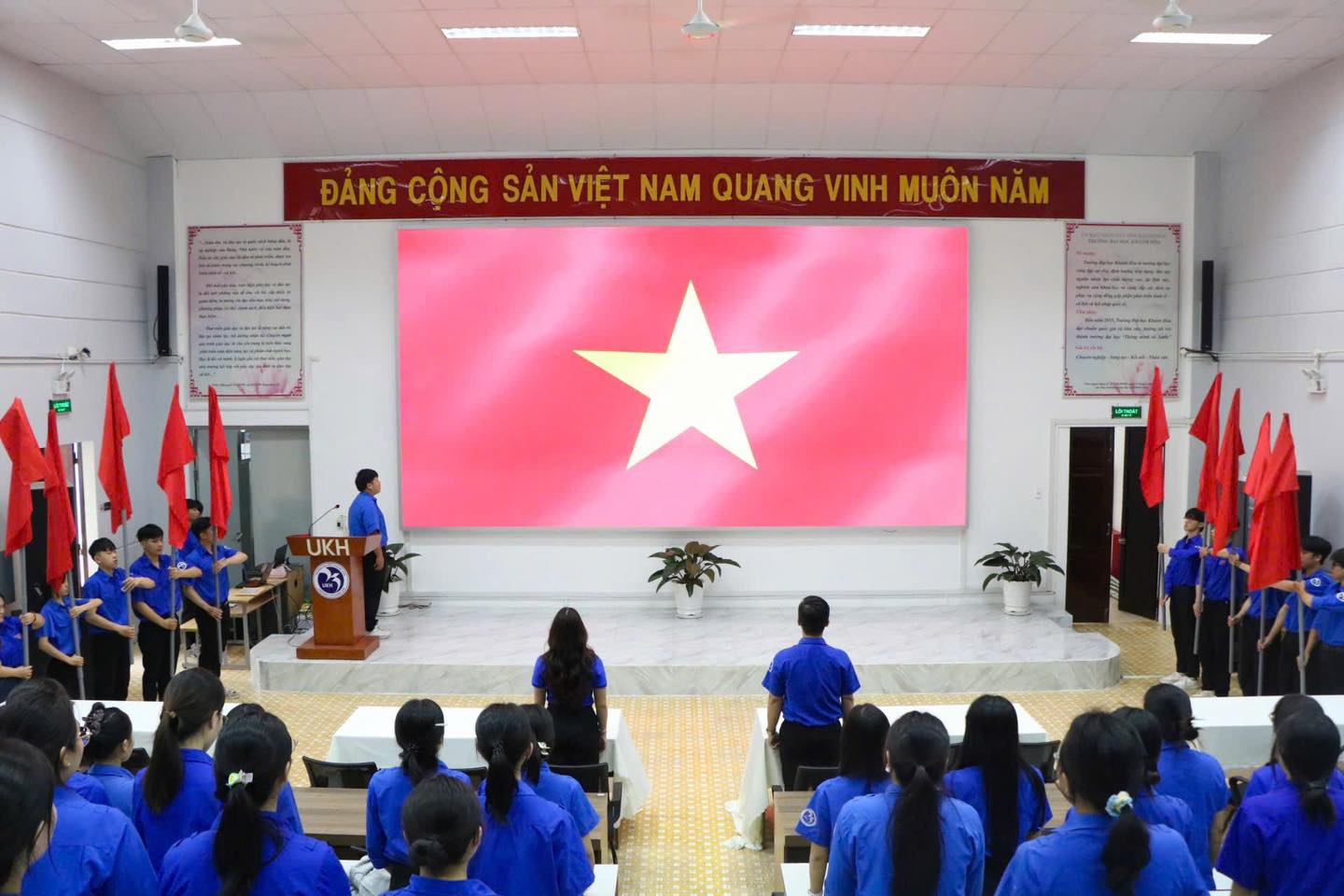 Tuổi trẻ TP.HCM và cả nước đồng loạt chào cờ, hướng về Đại hội XIV của Đảng - Ảnh 4.