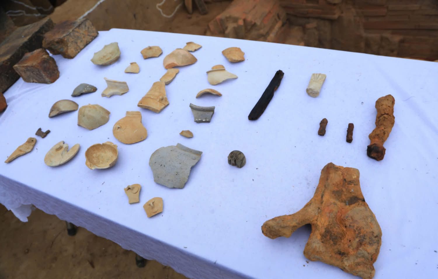 Một phát hiện dưới gò đất ở Quảng Ninh khiến giới khảo cổ phải khai quật khẩn cấp: Dấu tích gần 2.000 năm tuổi cùng loạt di vật bất ngờ- Ảnh 4.