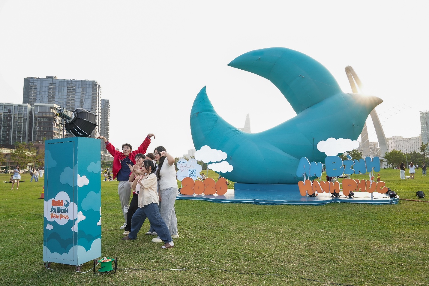 Chú chim xanh bất ngờ “đổ bộ” ba miền, dân mạng rủ nhau đi check-in- Ảnh 5.