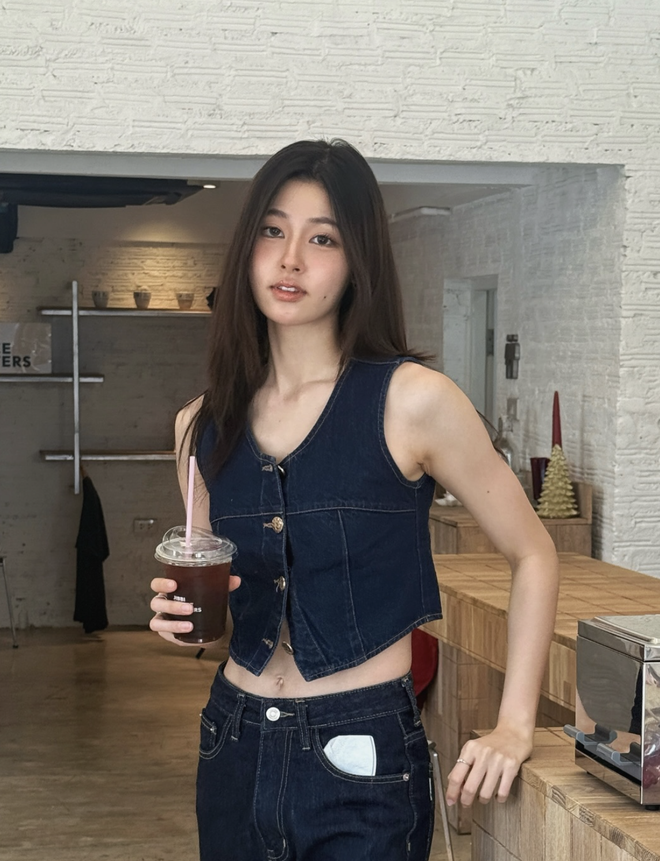 Phối đồ denim đồng điệu cho phong cách thời thượng mỗi ngày- Ảnh 9.