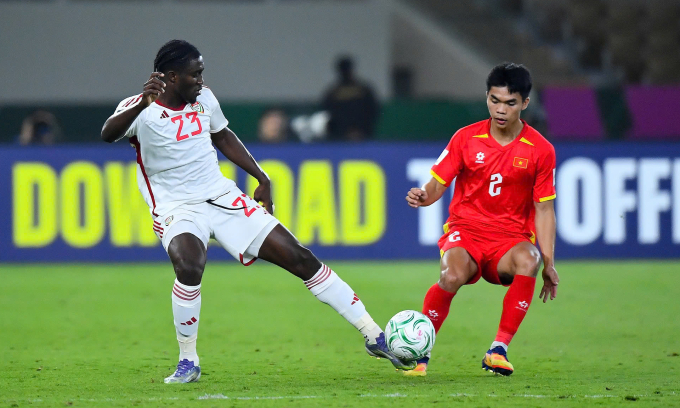 Tiền đạo Nguyễn Lê Phát tranh bóng trong trận Việt Nam thắng UAE ở tứ kết U23 châu Á trên sân Prince Abdullah Al-Faisal, thành phố Jeddah, Arab Saudi tối 16/1/2026. Ảnh: AFC