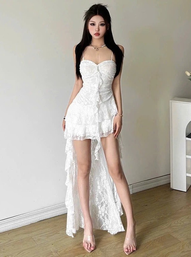 Chân dài miên man nhờ sự quyến rũ của váy mullet - Ảnh 2.