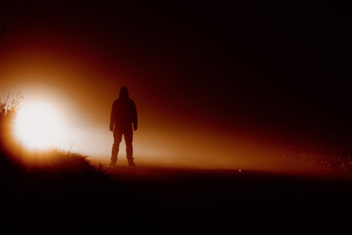 Từ triệu phú công nghệ thành kẻ trắng tay: Bi kịch người đàn ông lang thang sa mạc tìm người ngoài hành tinh vì tin lời AI của Meta- Ảnh 3.