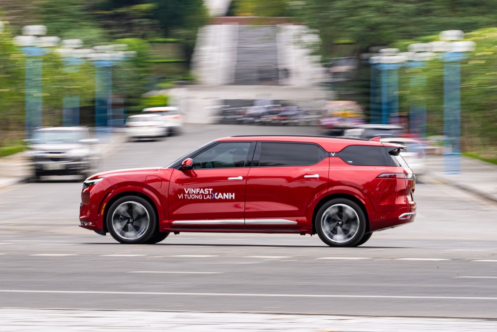 VinFast bàn giao gần 176.000 ô tô điện trong năm 2025 - 2
