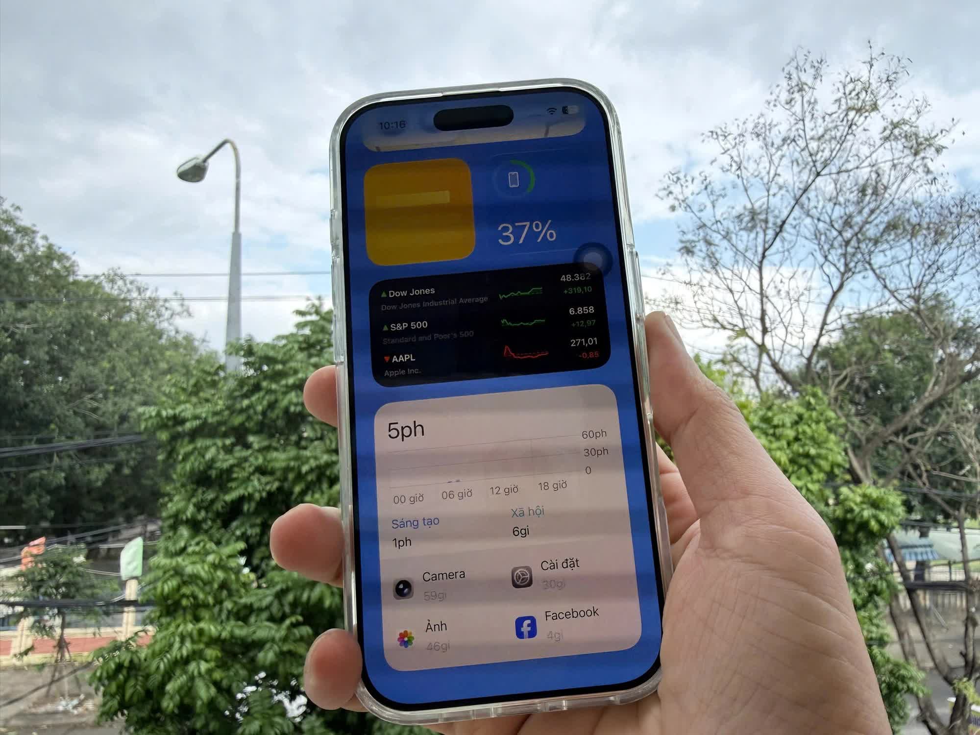 Smartphone mới ra liên tục, người dùng vẫn 'án binh bất động' - Ảnh 2.