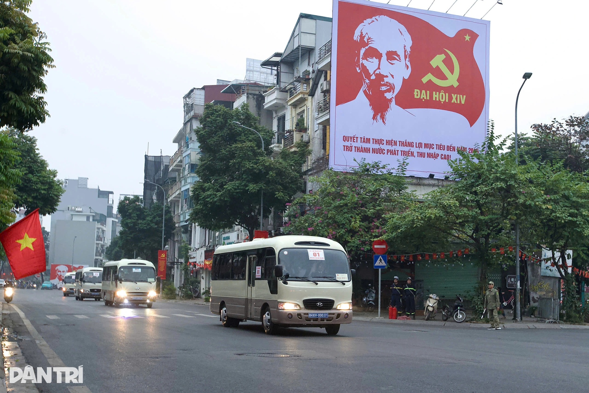 Đoàn xe đại biểu Đại hội XIV di chuyển trang nghiêm giữa lòng Hà Nội - 8