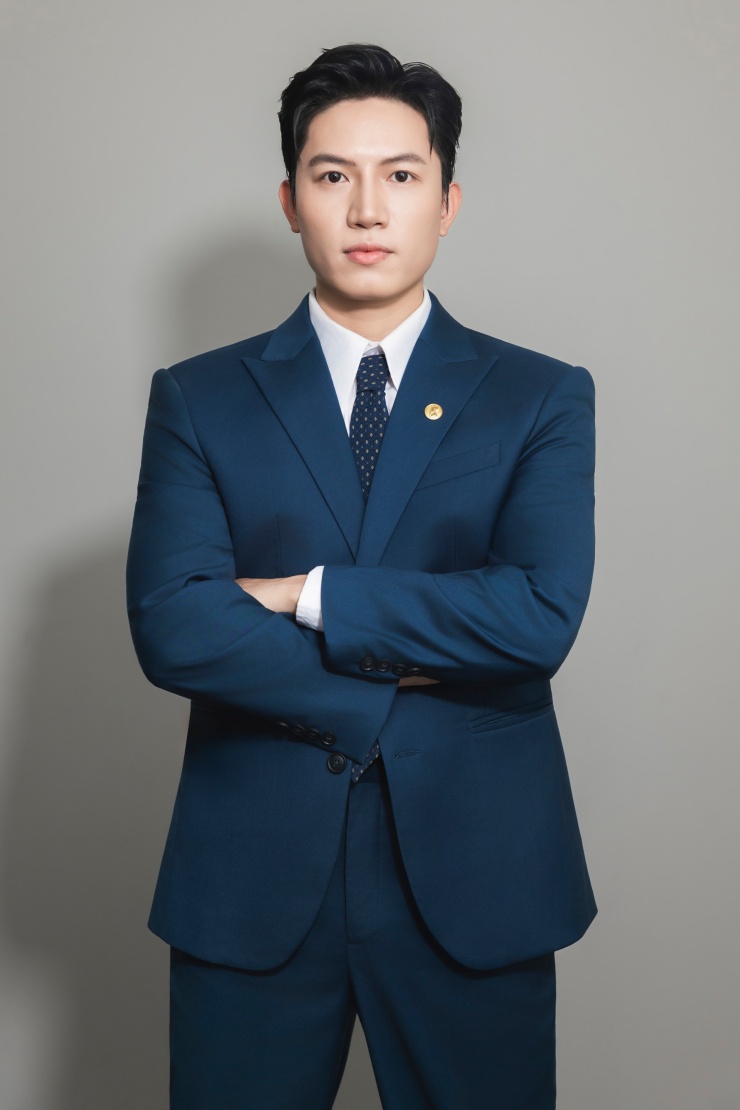 Ca sĩ Anh Tú nói việc sáng tác các bài hát về Tổ quốc, về đất nước là vinh dự và cũng là trách nhiệm của người nghệ sĩ. Ảnh: NVCC